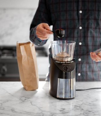 Cách pha cà phê Aeropress - Cách 1 - bước 2