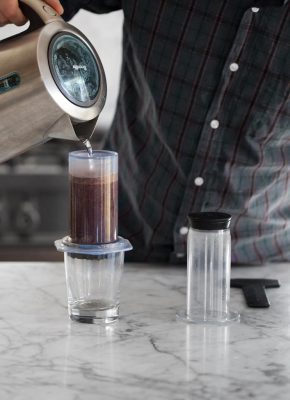 Cách pha cà phê Aeropress - Cách 1 - bước 5