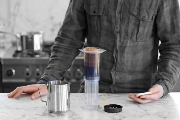 Cách pha cà phê Aeropress - Cách 2 - bước 5